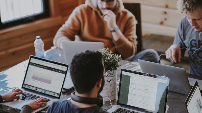 Understanding Canadian Workplace Culture: What Newcomers Need to Know